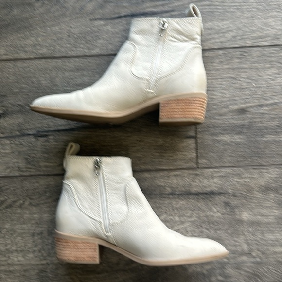 Dolce Vita shoes, booty style soft ivory leather size 8 - Picture 2 of 10